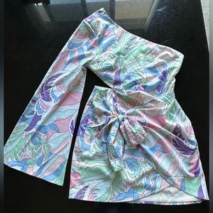 One-sleeve, funky, retro dress. Size medium